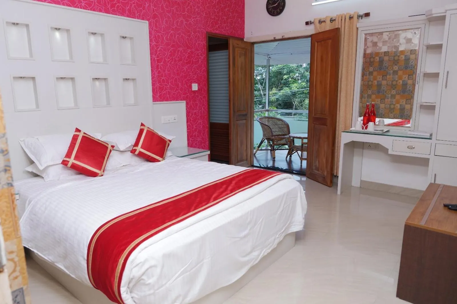Essence Munnar Bed & Breakfast