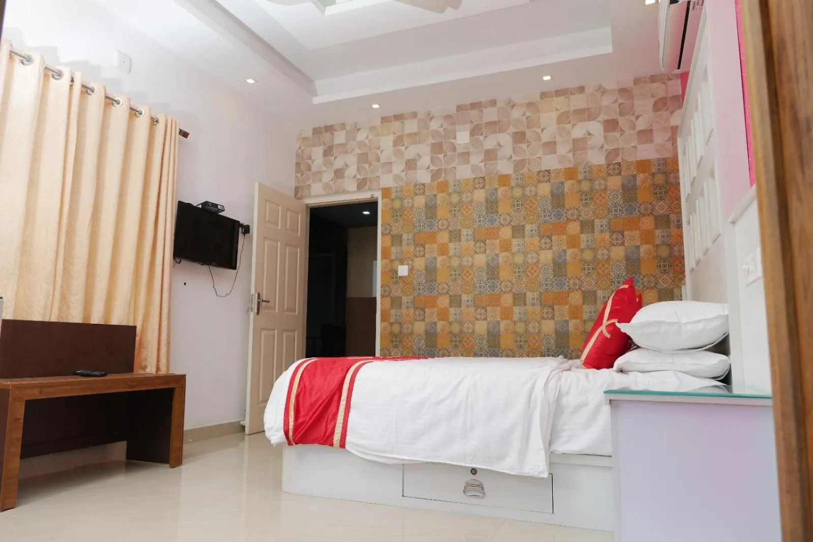 Essence Munnar Bed & Breakfast